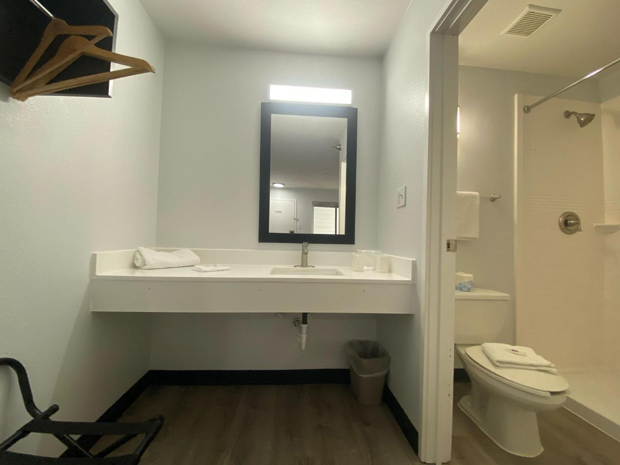 Motel 6-Windsor Locks, Ct - Hartford Exterior photo