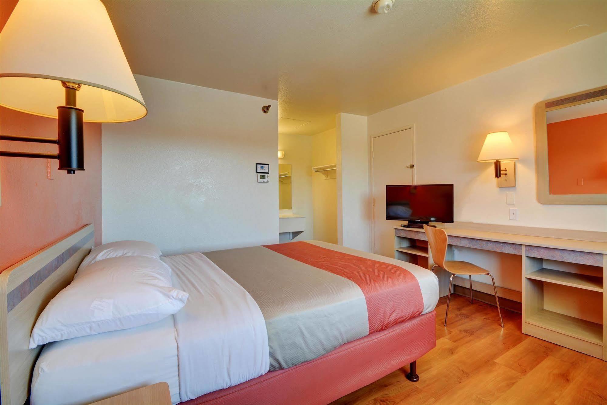 Motel 6-Windsor Locks, Ct - Hartford Exterior photo