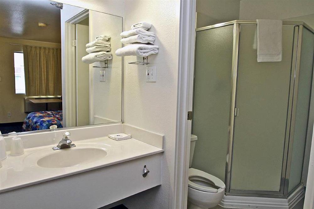 Motel 6-Windsor Locks, Ct - Hartford Room photo