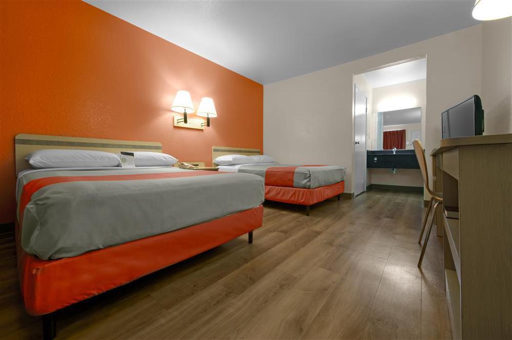 Motel 6-Windsor Locks, Ct - Hartford Room photo