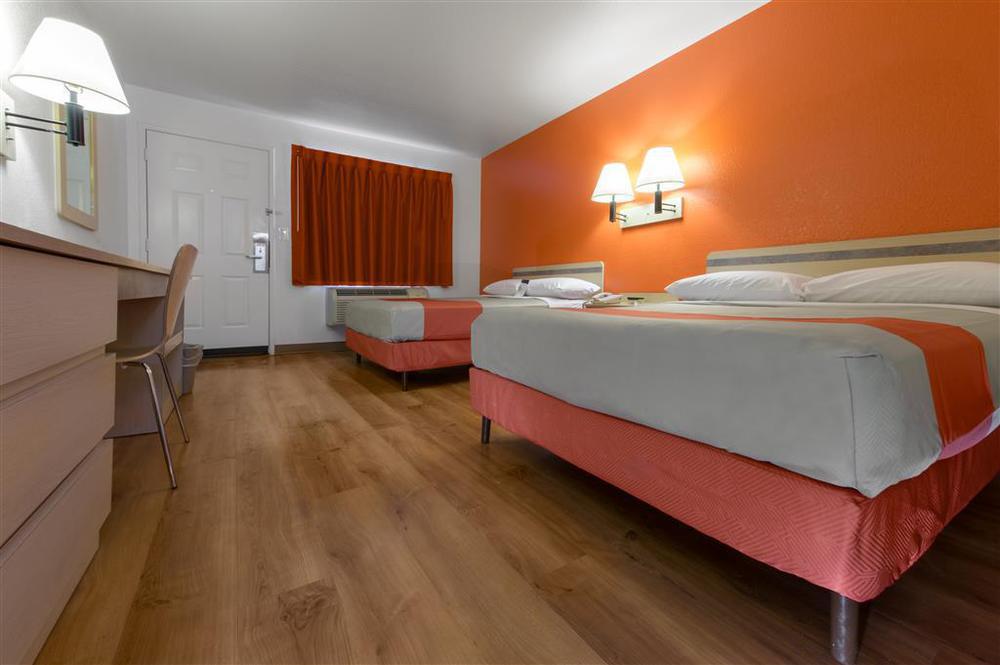 Motel 6-Windsor Locks, Ct - Hartford Room photo